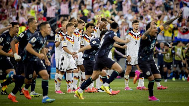 Jogadores do Paraguai a festejarem o apuramento contra a Alemanha