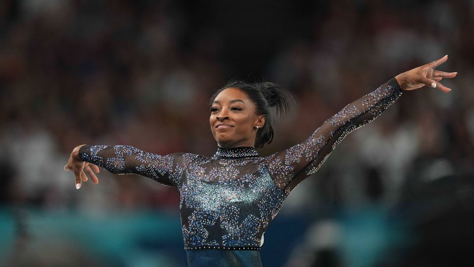 Ginástica artística: Simone Biles vai competir lesionada na final por equipas