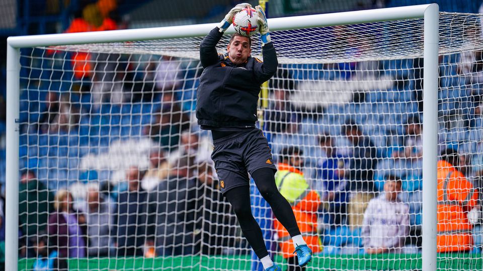 Estoril fecha a baliza com Robles