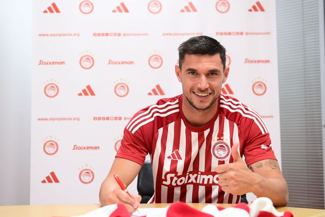 Oficial: ex-Benfica reforça Olympiakos