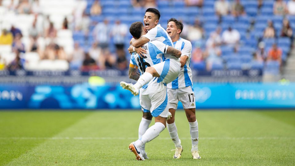 Otamendi capitão e Thiago Almada brilhante em nova vitória da Argentina