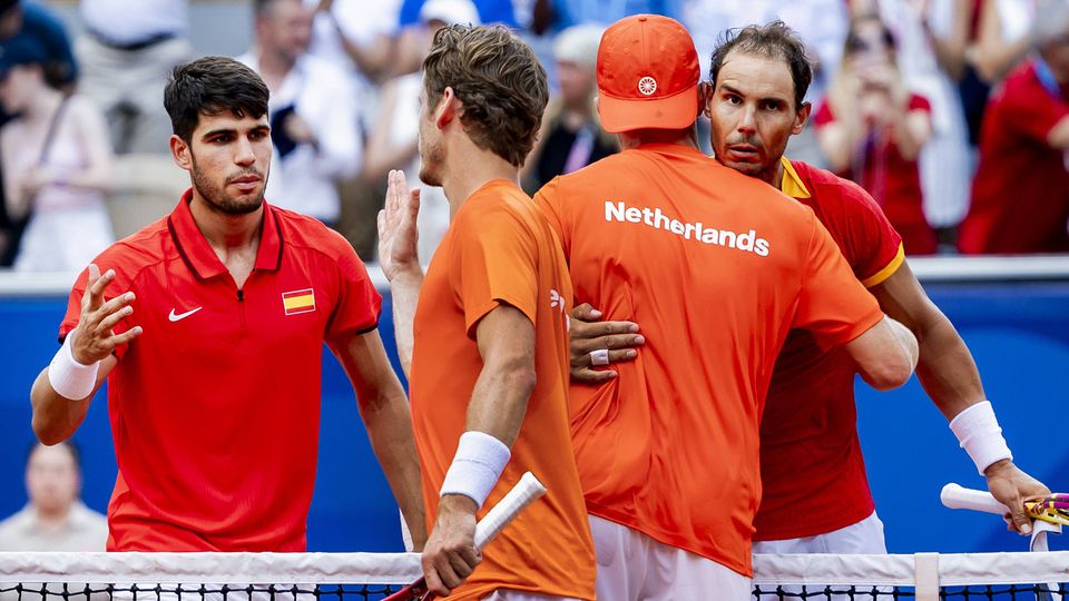 Nadal e Alcaraz sofrem mas chegam aos quartos de final