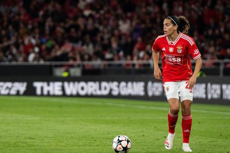 Andrea Falcón deixa o futebol aos 29 anos