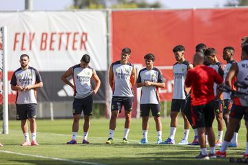 Benfica: João Neves continua a treinar-se (imagens)