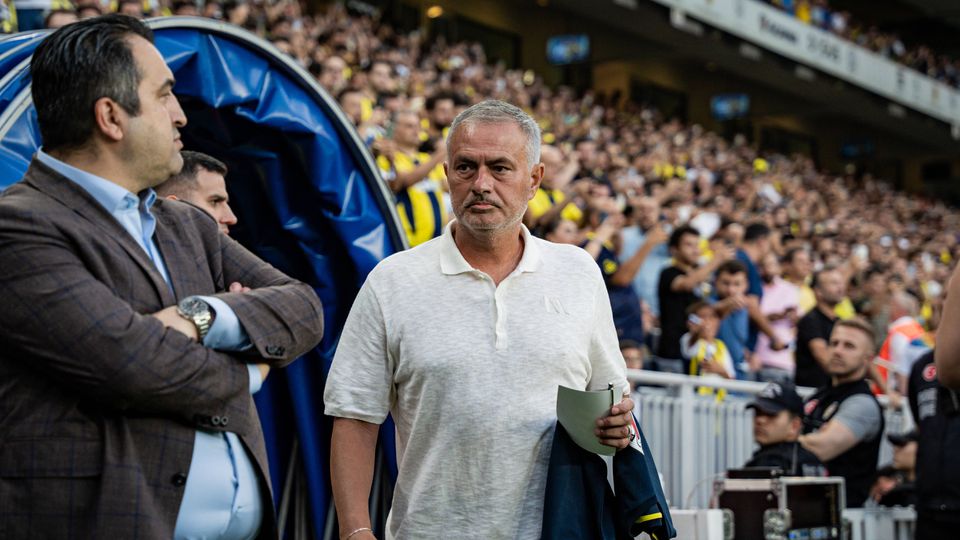 Mourinho escreve carta aberta emocionante aos adeptos do Fenerbahçe