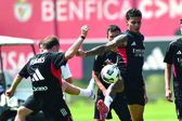 Akturkoglu e Ríos num treino do Benfica