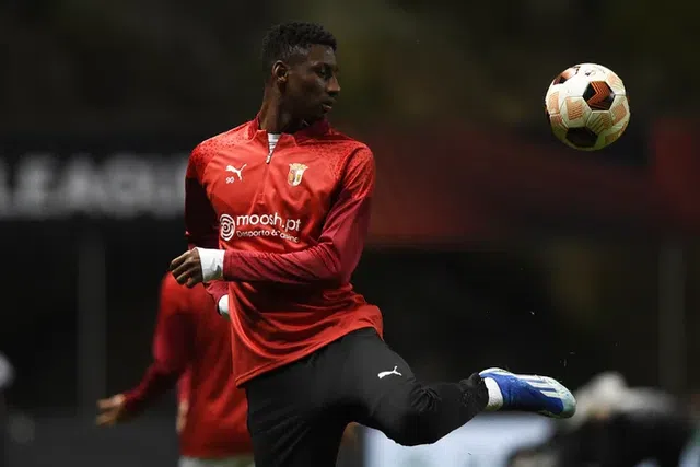 Após um ano de cedência ao Nacional, africano vai ter a oportunidade de jogar no segundo escalão do futebol inglês