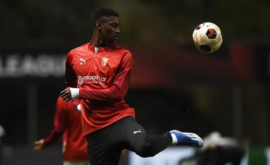 Após um ano de cedência ao Nacional, africano vai ter a oportunidade de jogar no segundo escalão do futebol inglês