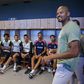 Edson Valencia esteve no balneário da equipa B a partilhar a sua história de vida