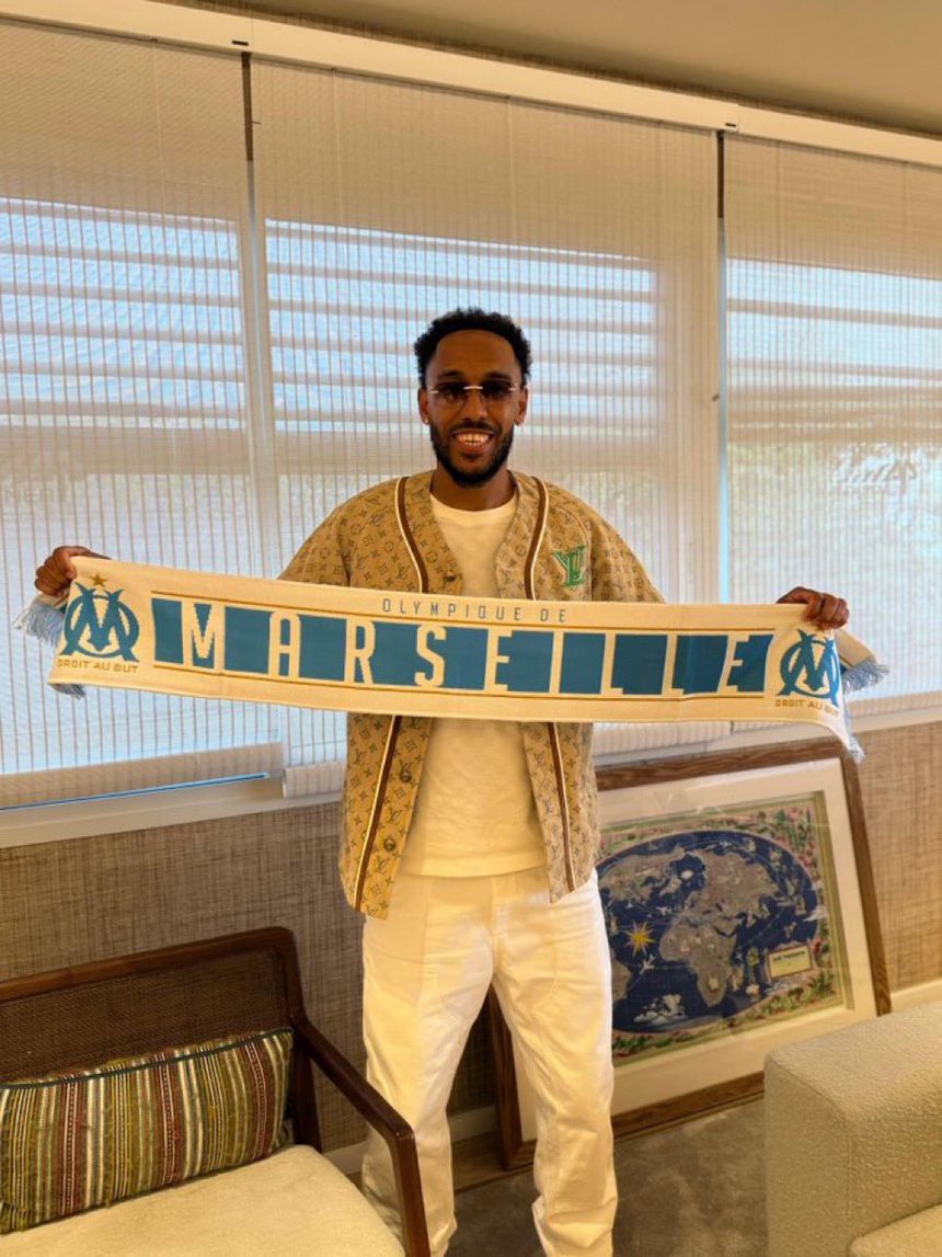 Aubameyang recebido em festa no regresso ao Marselha