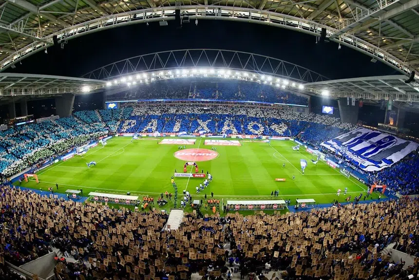 Receção aos 'colchoneros' deverá significar lotação esgotada no anfiteatro azul e branco (Foto: FC Porto)