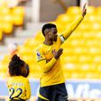 Nélson Semedo a agradecer o apoio dos adeptos, ao lado da filha