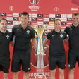 Fábio Veríssimo e a sua equipa de arbitragem na conferência da Supertaça