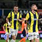 Milan Skriniar a celebrar um dos três golos que marcou pelo Fenerbahçe