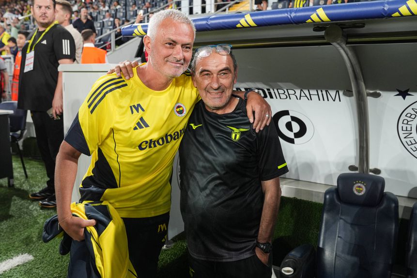 José Mourinho ao lado de Sarri, no Fenerbahçe-Lazio