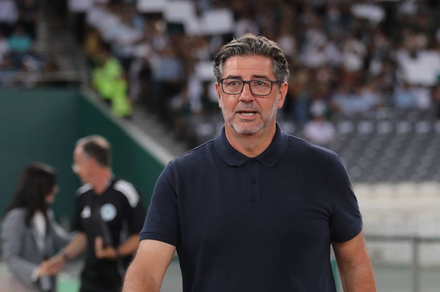 Rui Vitória, treinador do Panathinaikos, no duelo com o Rangers
