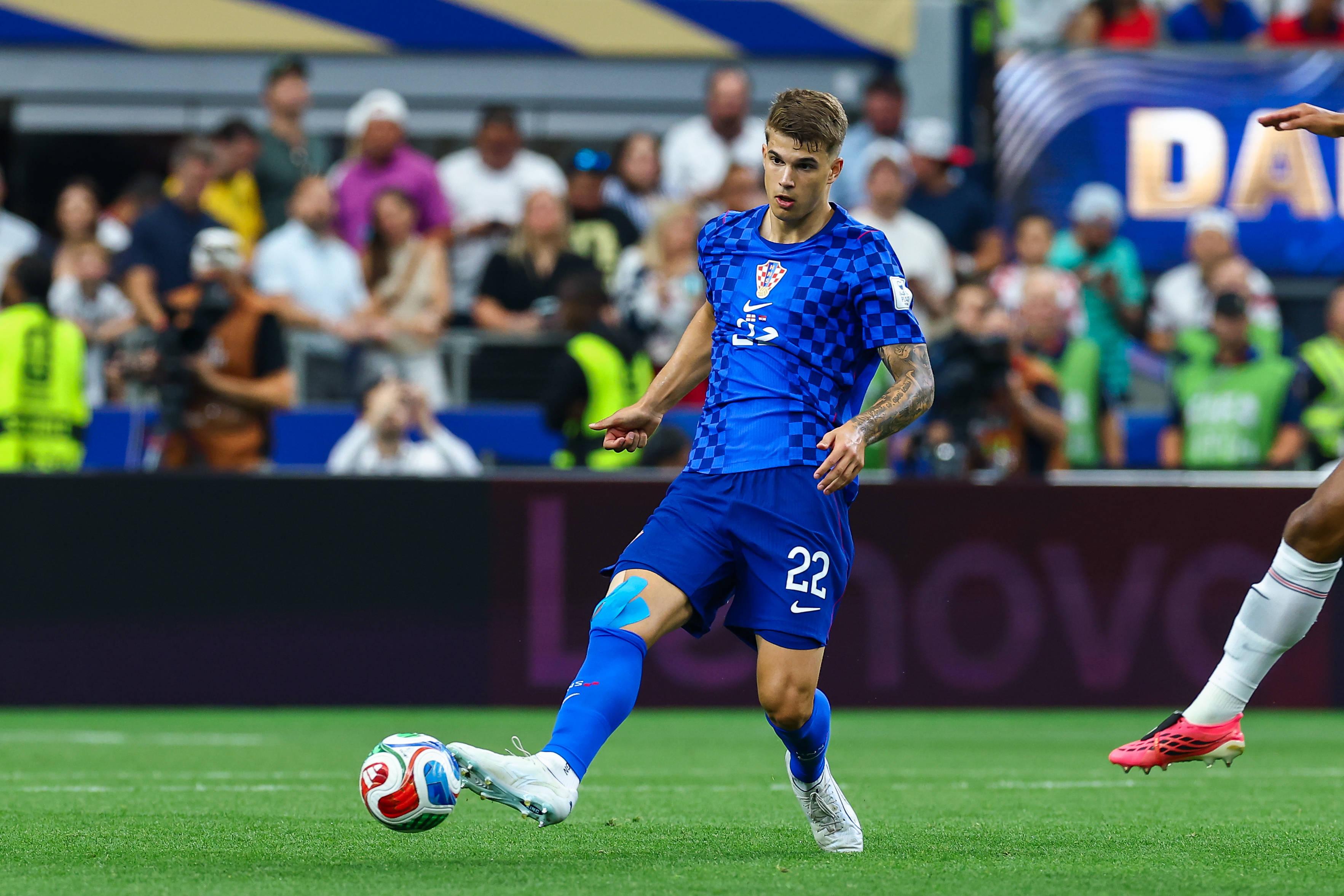 Luka Vuskovic, central de 19 anos, deixou o Tottenham para reforçar o Brighton, a troco de €54 M
