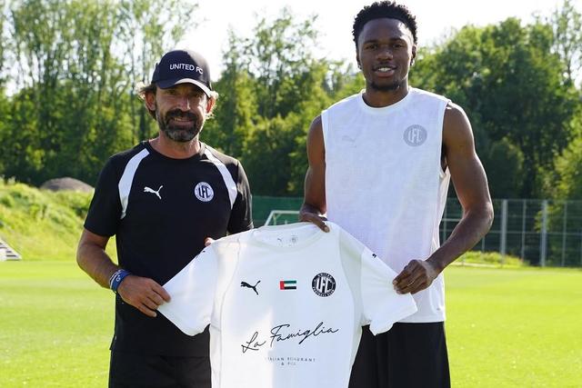 Pirlo com Dieu Michel - Foto: United FC