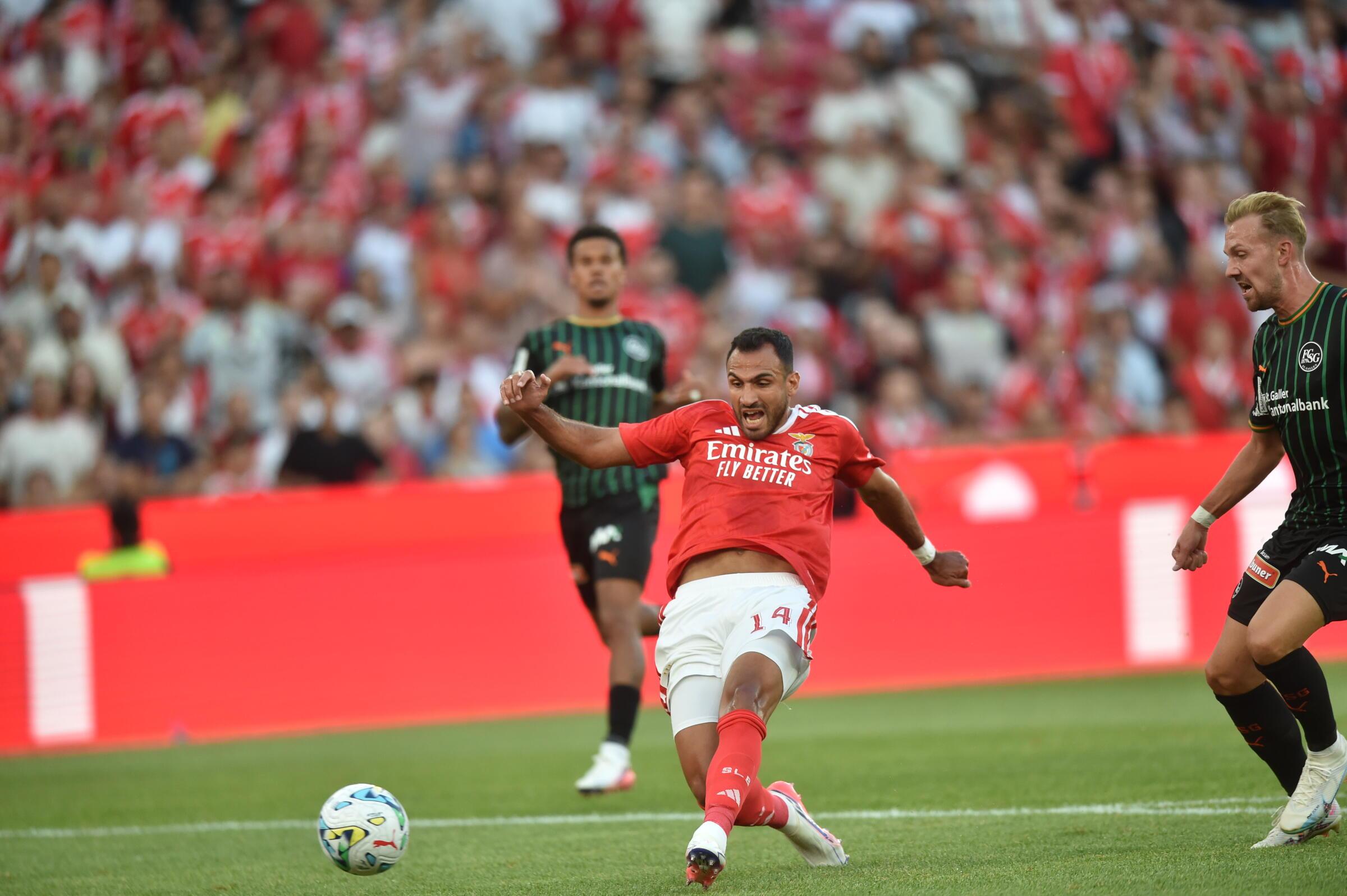 Pavlidis no Benfica-St. Gallen (Foto: Miguel Nunes)