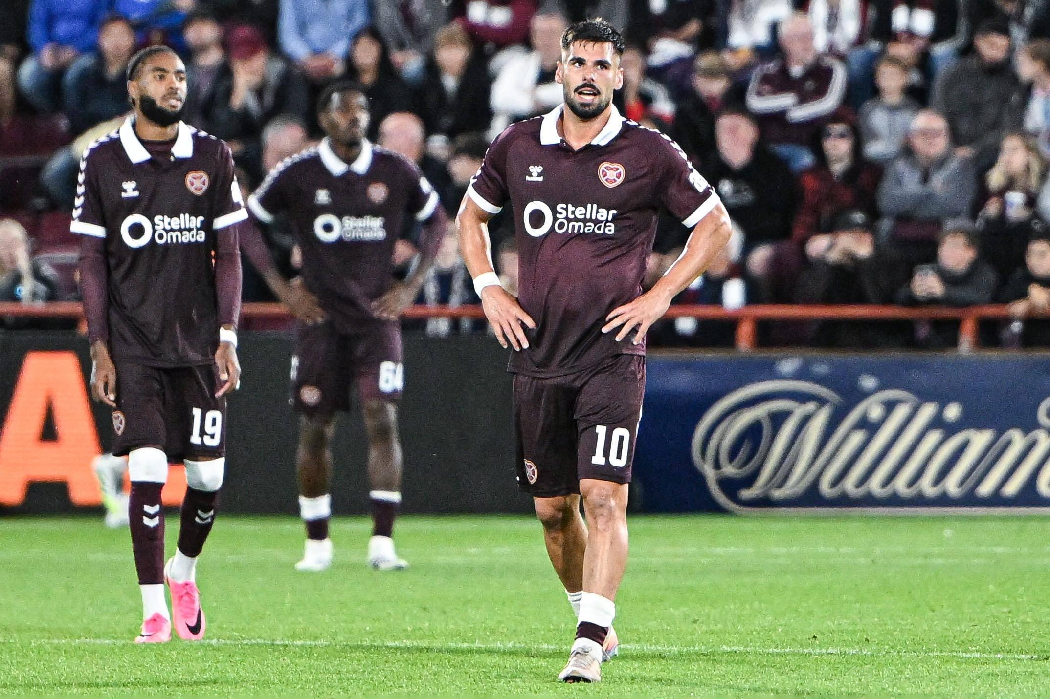 Cláudio Braga continua no Hearts