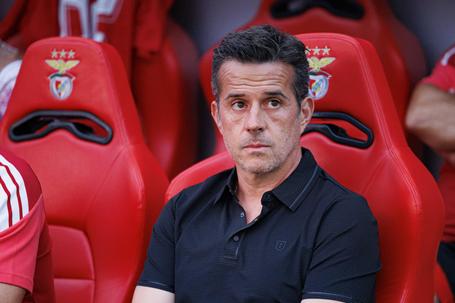 Marco Silva ironiza perfil de central pretendido: «Já sabem a resposta»