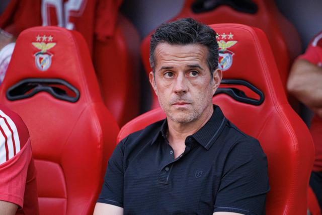 Marco Silva ironiza perfil de central pretendido: «Já sabem a resposta»