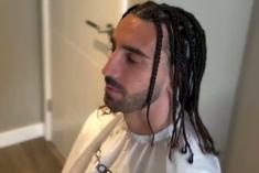 Cucurella cumpre outra promessa e está... irreconhecível
