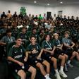 Sub-15 leoninos acompanhados pelos pais ma apresentação na Academia - Foto: SPORTING CP