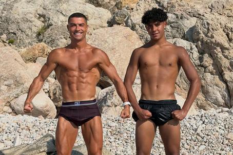 Cristiano Ronaldo de férias em família (fotos)