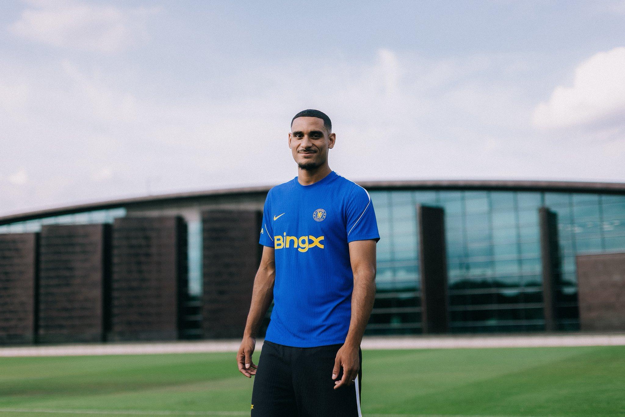 Maxence Lacroix custou 60 milhões de euros e assinou por seis épocas com o Chelsea
