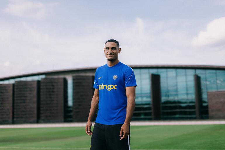 Maxence Lacroix custou 60 milhões de euros e assinou por seis épocas com o Chelsea