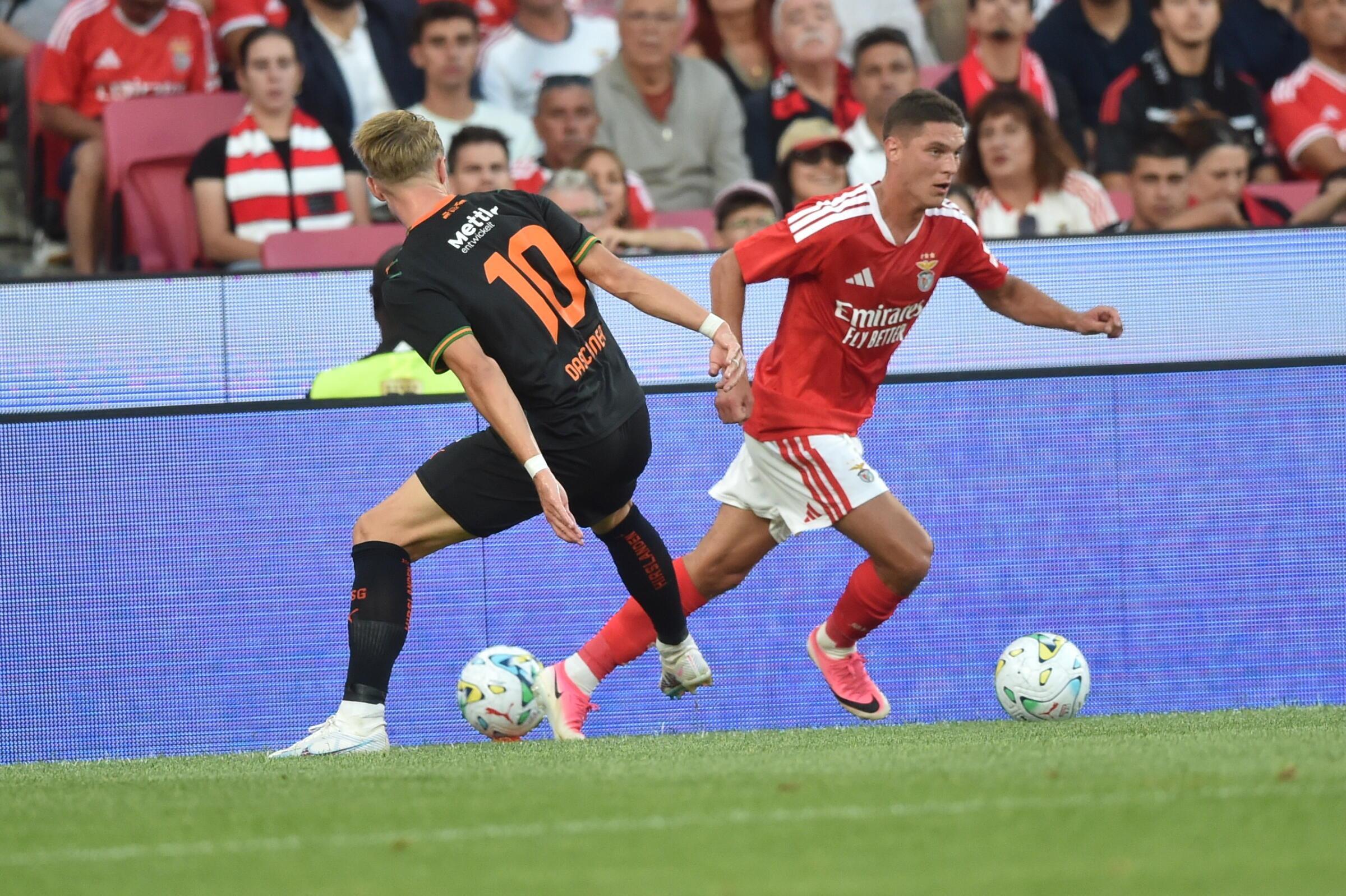 Dahl no Benfica-St. Gallen (Foto: Miguel Nunes)