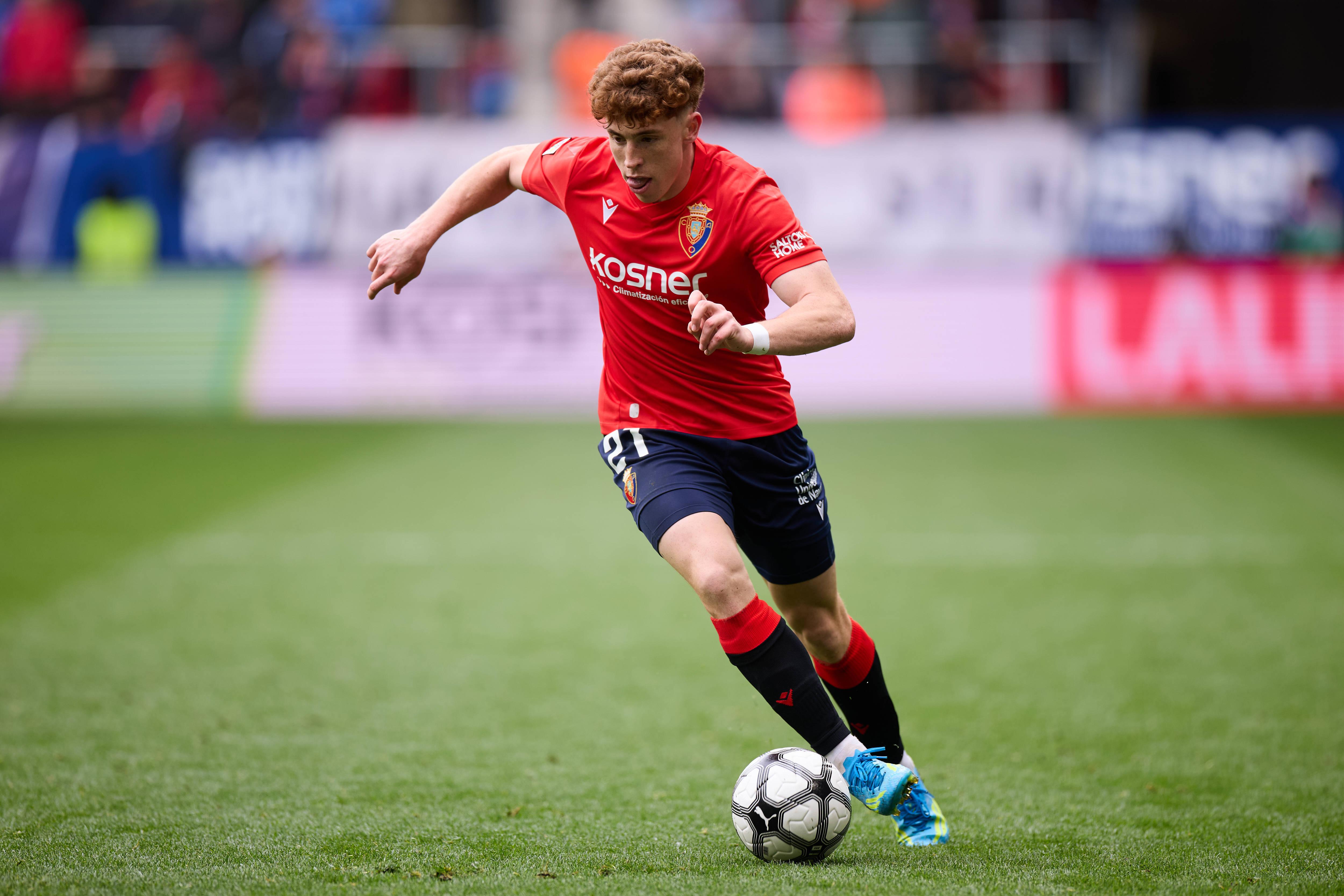 Víctor Muñoz foi contratado pelo Liverpool ao Osasuna por 40 milhões de euros. O Real tinha metade do passe do jogador, pelo que recebeu €20 M, a juntar aos €25 M que, há um ano, já tinha encaixado do conjunto de Pamplona