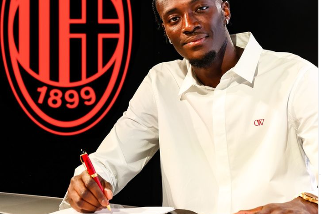 Oficial: Milan, de Paulo Fonseca, recebe avançado da Roma