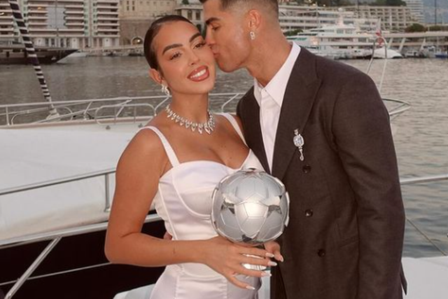 Ronaldo a sangrar, ao espelho e de jóias: Georgina mostra 'The Champion'