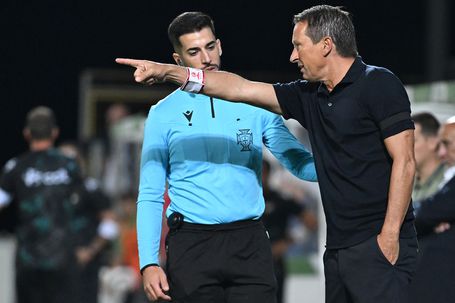 Benfica empatou 1-1 em Moreira de Cónegos na época passada. Foi o último jogo de Roger Schmidt no comando técnico das águias - FERNANDO VELUDO/LUSA