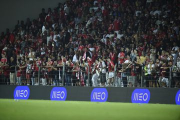 Benfica: Rui Costa, Schmidt e jogadores contestados em Moreira de Cónegos