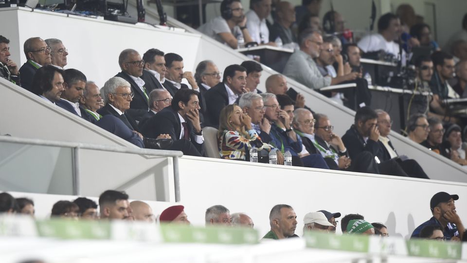 Moreirense-Benfica: Rui Costa abandonou a tribuna antes do penálti