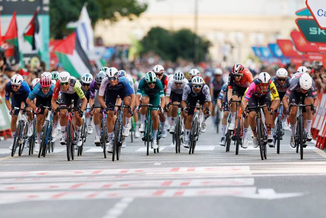 Vuelta: Jasper Philipsen faz bis em dia tranquilo para João Almeida