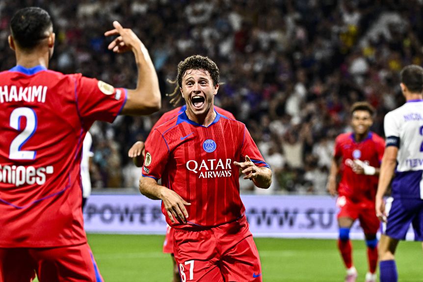 João Neves eufórico com o bis de bicicleta