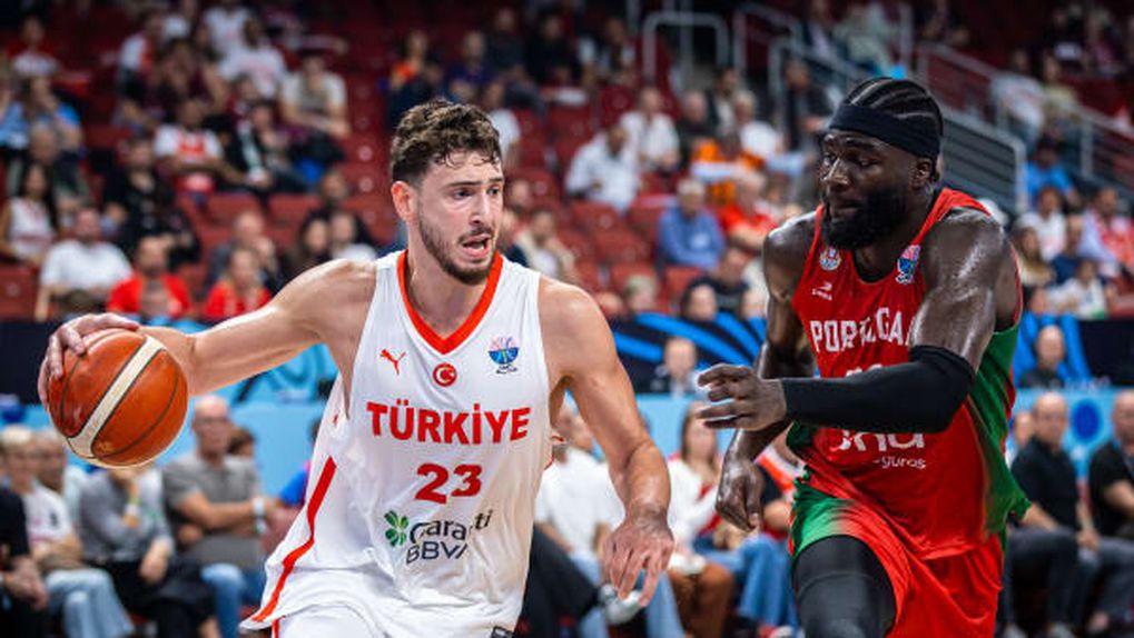 Neemias Queta marca Alpere Sengun (IMAGO)