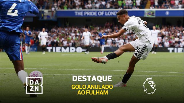 Seria o primeiro golo na Premier aos 18 anos... mas foi anulado e Marco Silva não gostou