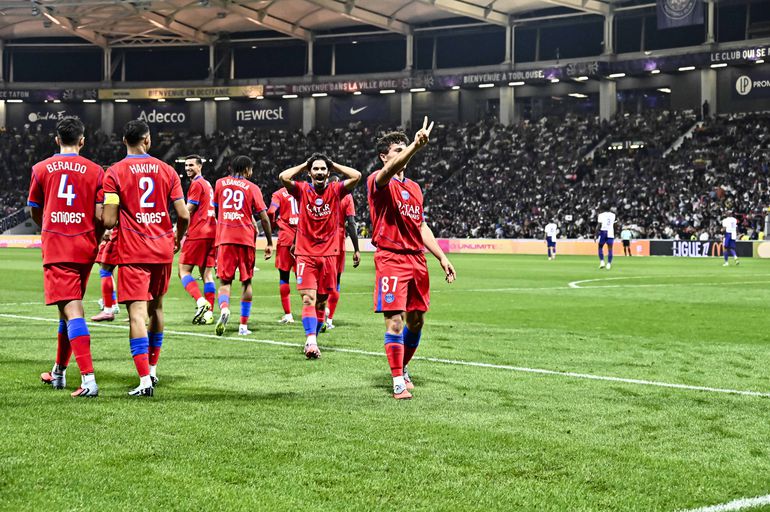 João Neves a festejar o segundo golo de bicicleta Foto: IMAGO