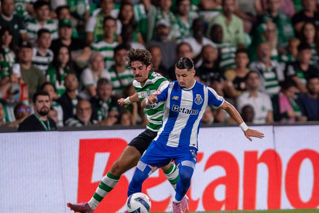 Camisola 17 dos azuis e brancos ficou muito perto de abrir o ativo no clássico com um golaço (Foto: IMAGO)