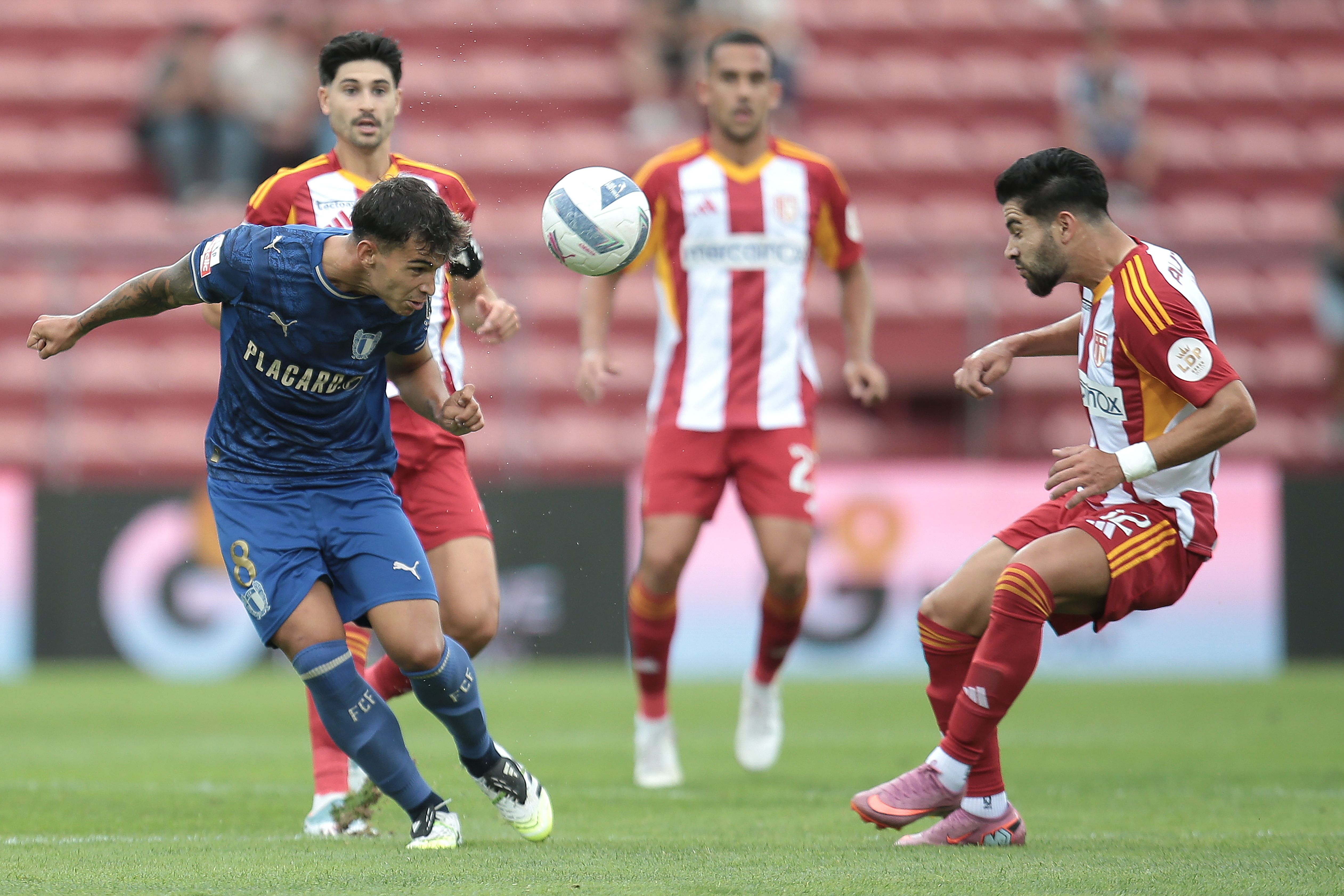 O Famalicão venceu o Aves SAD na Vila das Aves.
(Foto: MANUEL FERNANDO ARAÚJO/LUSA)