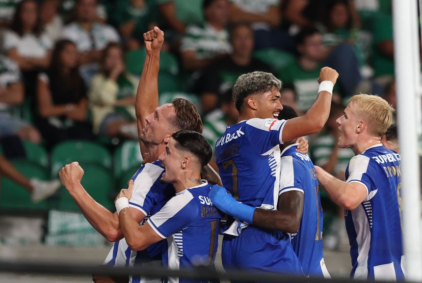 Dragões celebram sucesso em casa do bicampeão