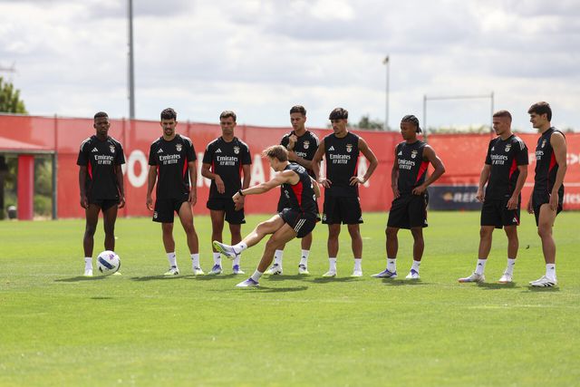 Benfica pode voltar ao 4x4x2 em Alverca: o onze provável