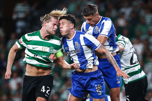 Sul-americano dos dragões fez autogolo no clássico de Alvalade (Foto: Rodrigo Antunes/LUSA)