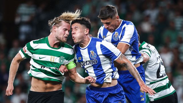 Sul-americano dos dragões fez autogolo no clássico de Alvalade (Foto: Rodrigo Antunes/LUSA)
