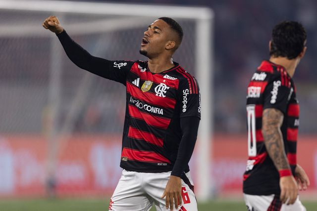 Samuel Lino em estreia na seleção brasileira